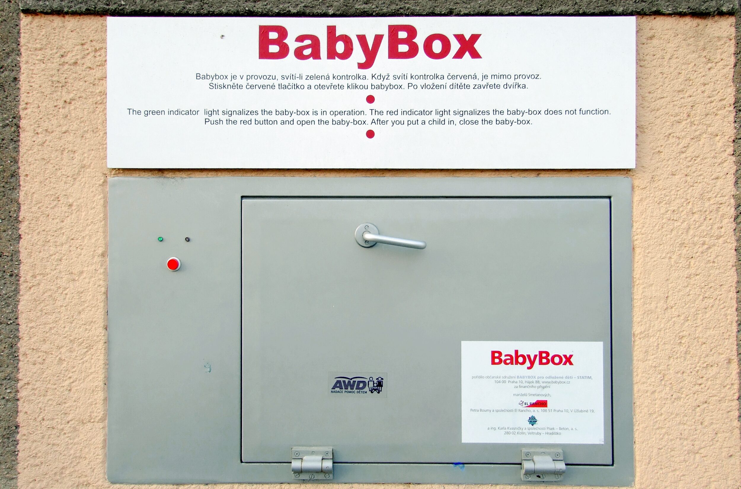 Baby hatch called "BabyBox" in the Czech Republic. The box is attached to a wall and looks similar to a safe. It gives instructions in both English and Czech. 
