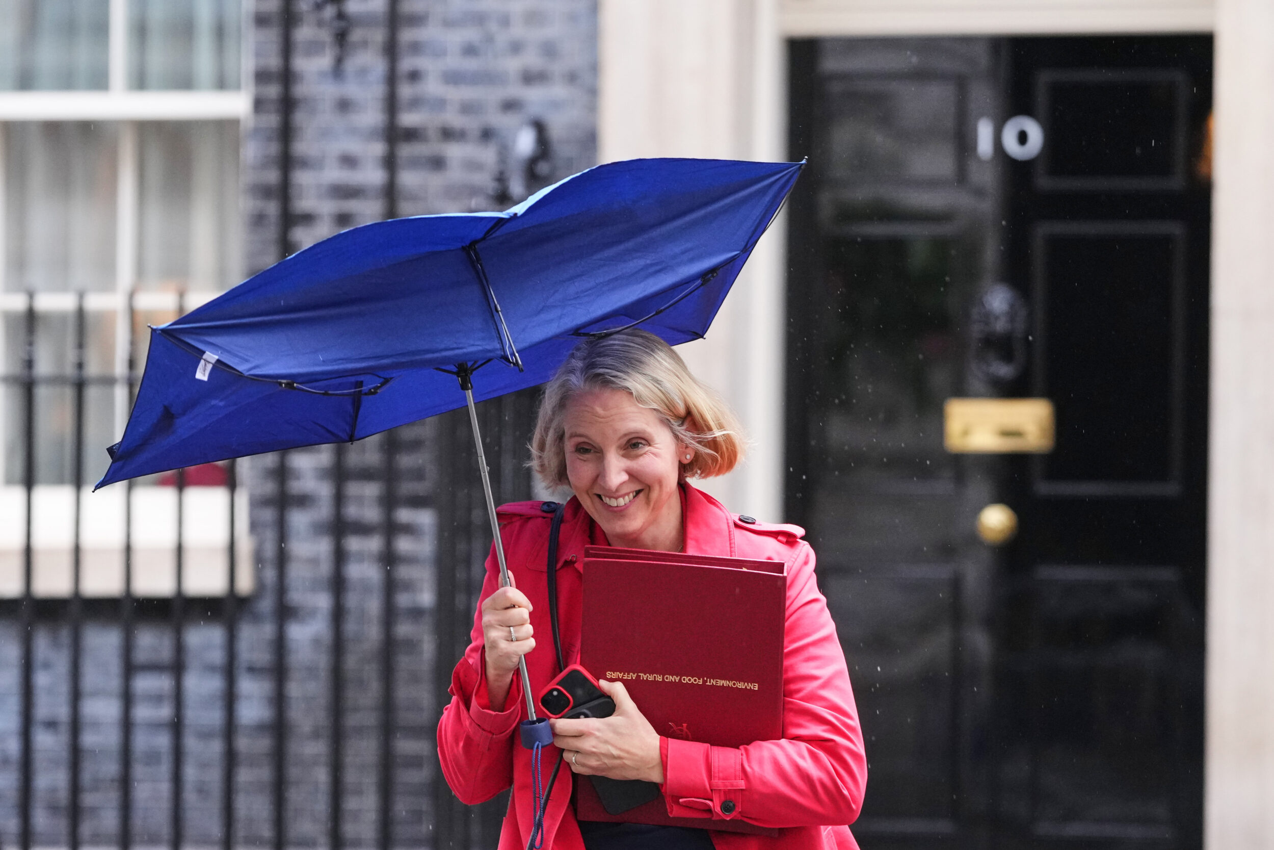 Emma reynolds carrying broken umbrella 