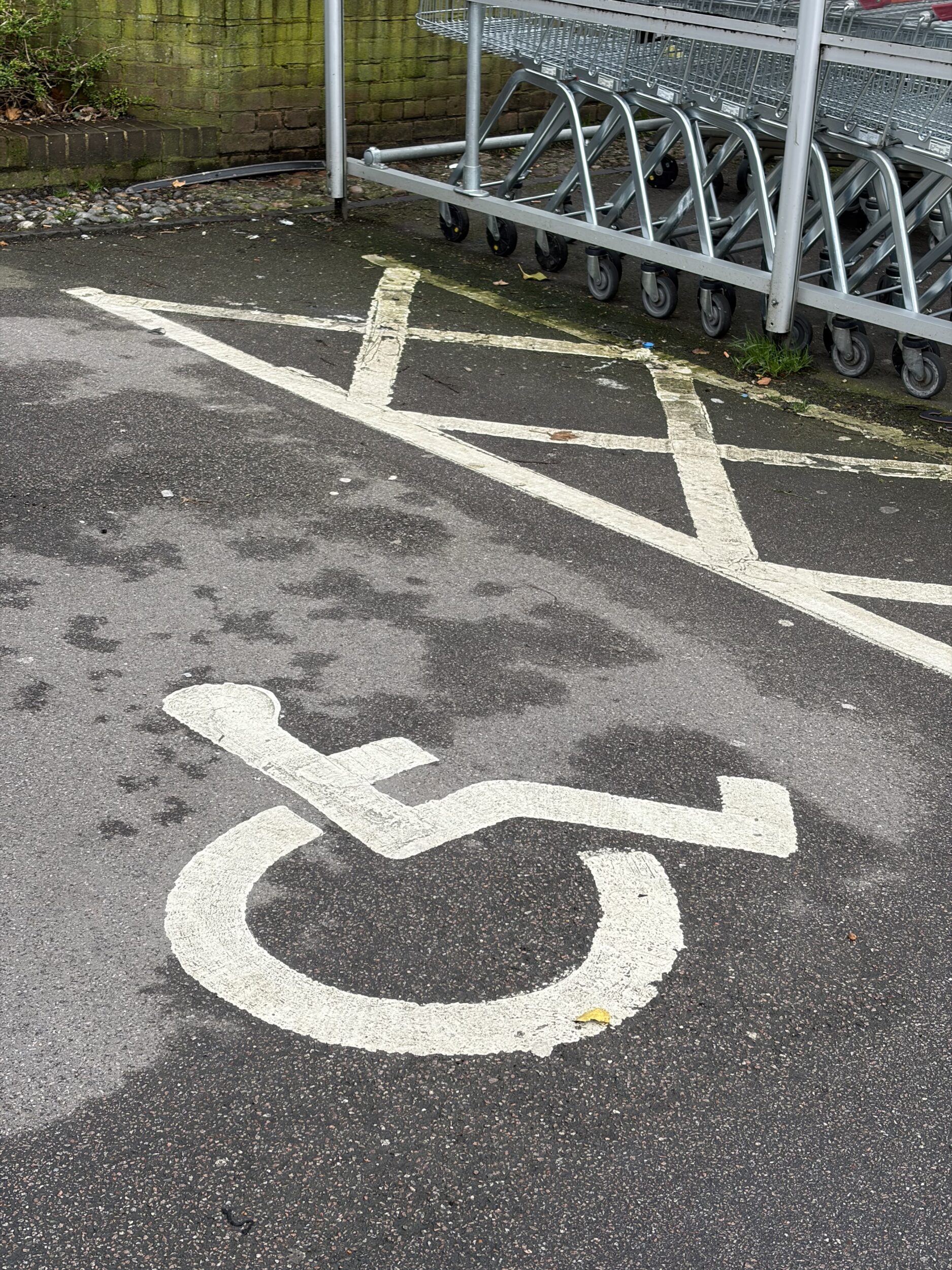 Disabled parking bay