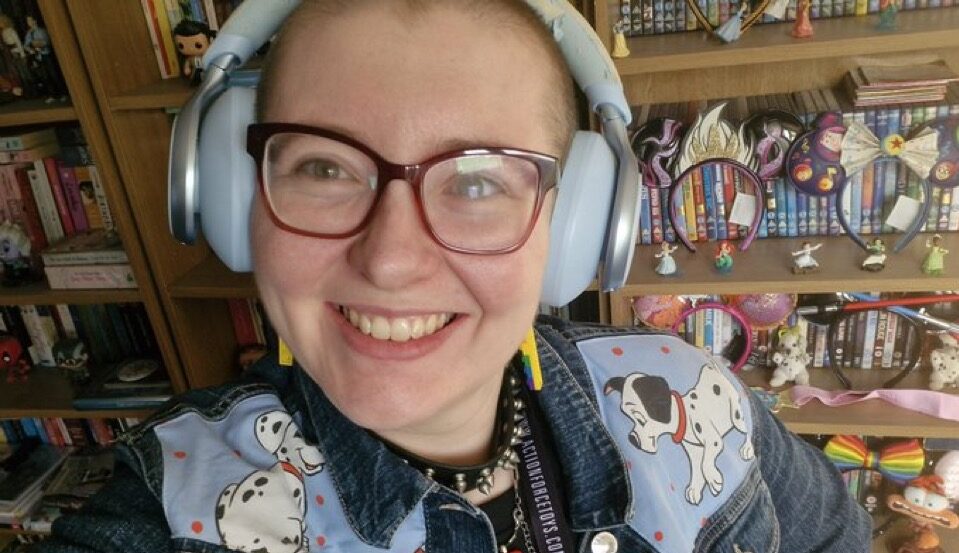 Selfie of Erin Ekins smiling with headphones on 